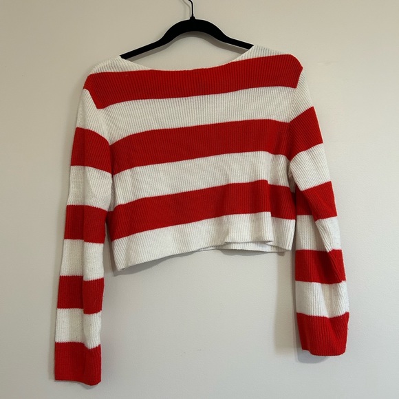 Red and White Cropped Sweater - Picture 3 of 3